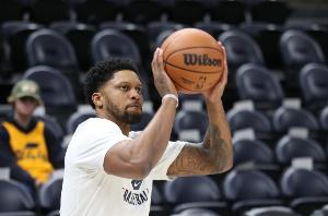 自己是足坛 自己是足坛