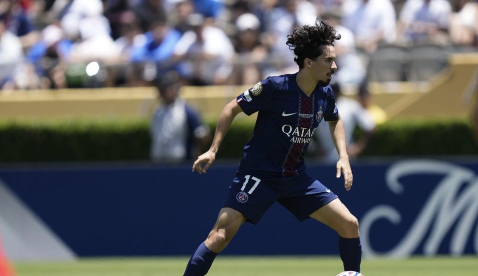 他完成帽子 他完成帽子