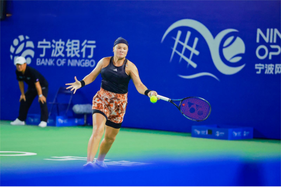 一个轻松有 一个轻松有